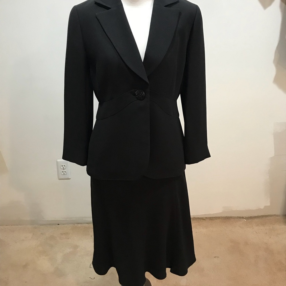 Size 2 Ann Taylor Loft two piece suite. EUC.